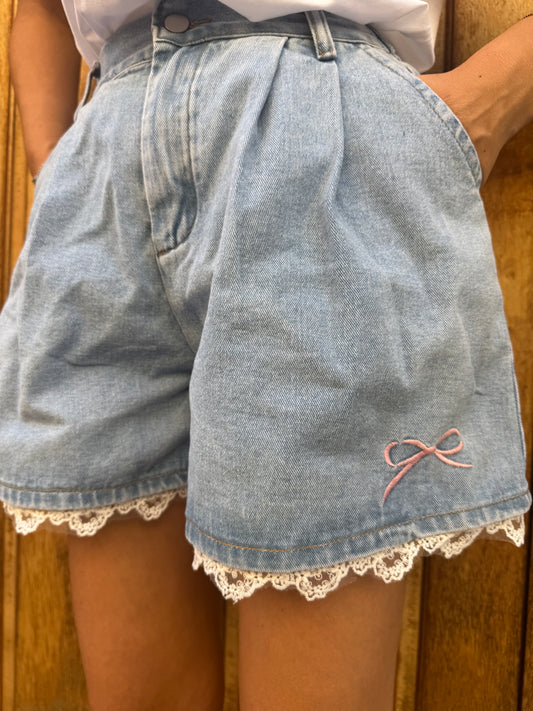 PANTALONCINO CON FIOCCO E PIZZO