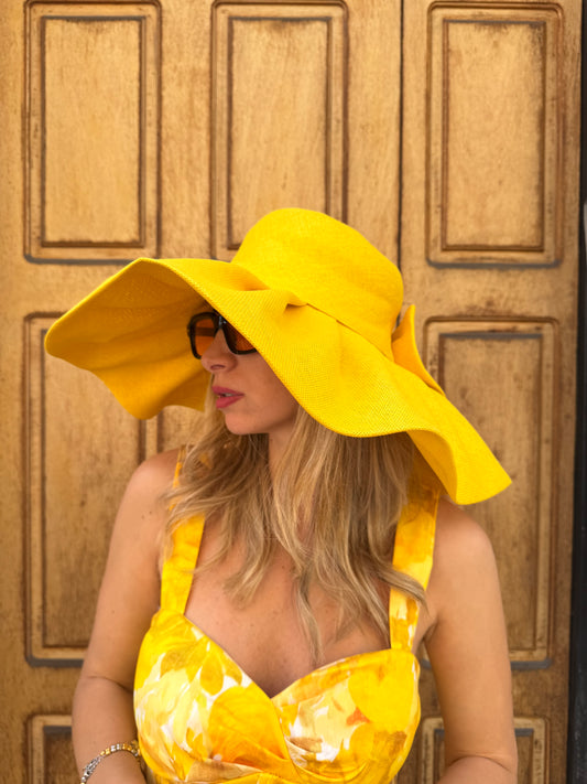CAPPELLO GIALLO CON FIOCCO