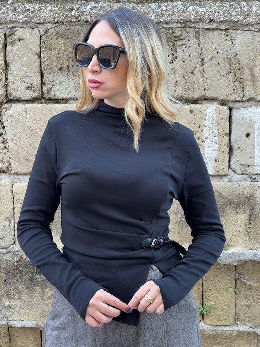 MAGLIETTINA JUNE NERA CON CINTURINO