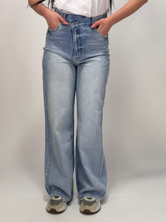 JEANS BOTTONCINO ASIMMETRICO
