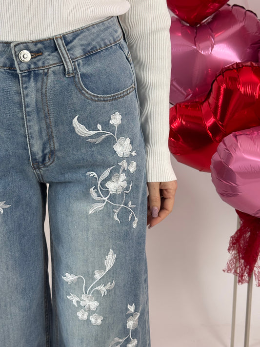 JEANS FIORI BIANCHI IN RILIEVO