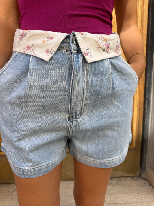 PANTALONCINO RISVOLTO DI FIORI