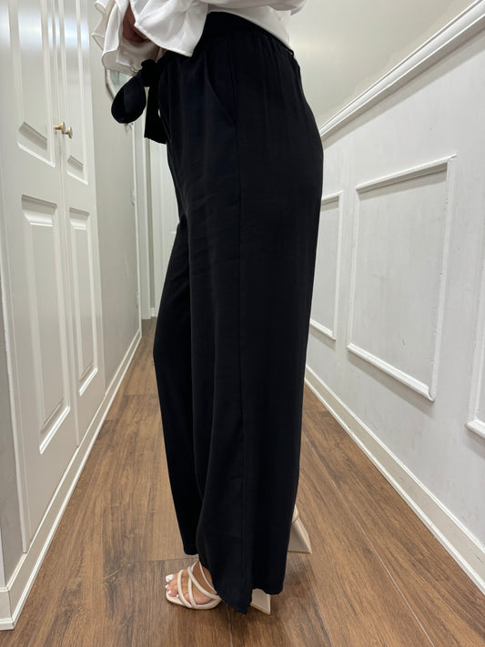 PANTALONE CON FIOCCO NERO