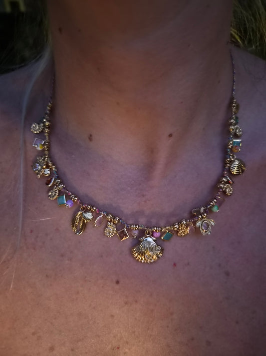 COLLANA TRIBE